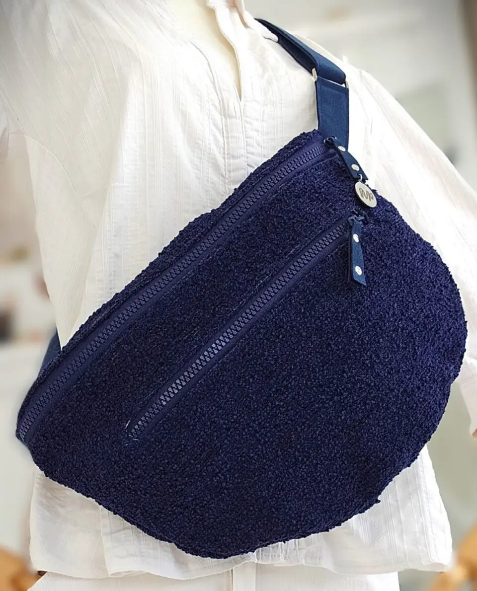 pochette bananamax bleu marine laine